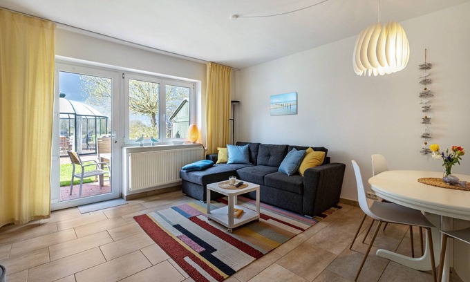 Lindhoft Apartment | Apartment "Meerfamilie" close to the Sea with Terrace & Wi-Fi