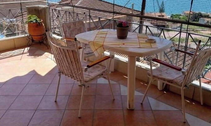 Menidion Apartment | Apartment 'Menidi' with Sea View, Wi-Fi and Air Conditioning
