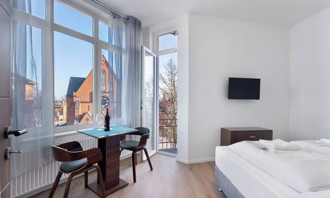 Lubeck City Centre Apartment | Apartment 'Mit 2 Schlafzimmern 3' with Balcony and Wi-Fi