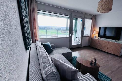 Loffingen Apartment | Apartment mit Wintergarten & Grüner Aussicht im Schwarzwald