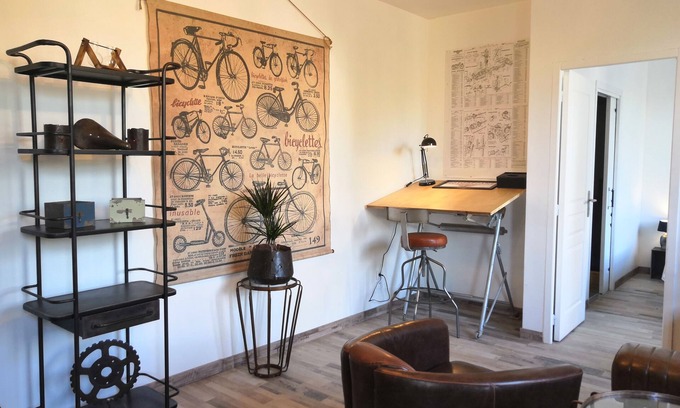 Saint-Quentin Apartment | Apartment-Modern-Ensuite with Shower-Meublé de Tourisme