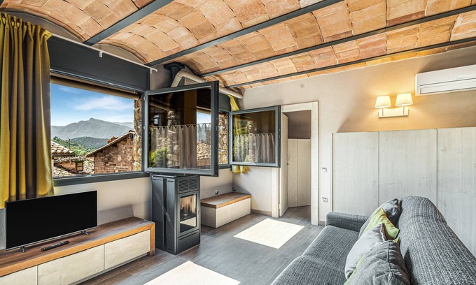 Baga Apartment | Apartment 'Moixeró' with Mountain View, Wi-Fi and Air Conditioning