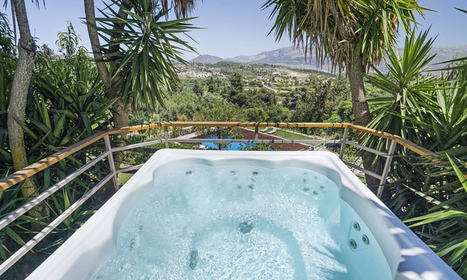 Kaminarata Apartment | Apartment 'Monte Verde 204' with Sea View, Wi-Fi and Air Conditioning