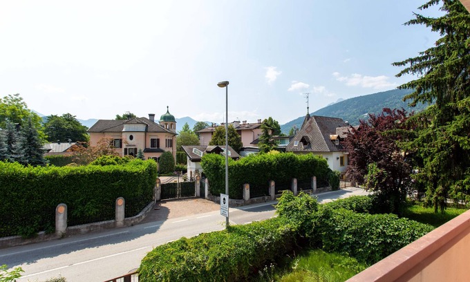 San Cristoforo Apartment | Apartment 'More A Due Passi Dal Lago' with Mountain View and Balcony