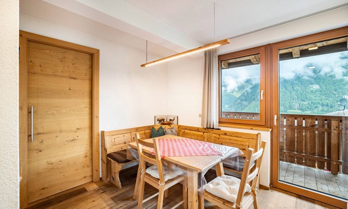 Cadipietra Apartment | Apartment 'Mountainfarm Innertrein Natur' with Mountain View, Shared Garden and Wi-Fi