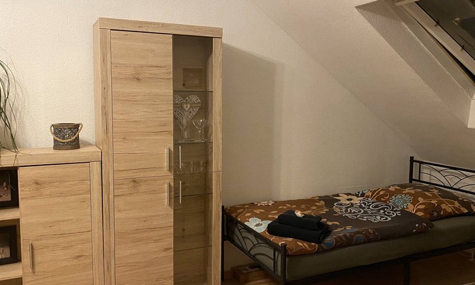 Iffezheim Apartment | Apartment 'Nahe Galopprennbahn' with Wi-Fi