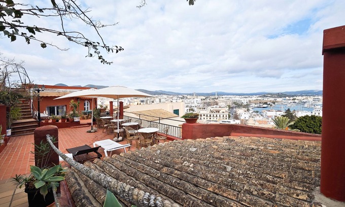 Ibiza City Centre Apartment | Apartment 'Navila' with Shared Pool, Wi-Fi and Air Conditioning