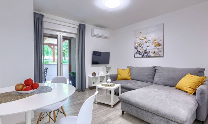 Cervar Porat Apartment | Apartment Nikola by Interhome