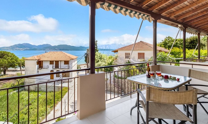 Nikiana Apartment | Apartment "Nikoleta Studio 2" with Sea View, Terrace & Wi-Fi