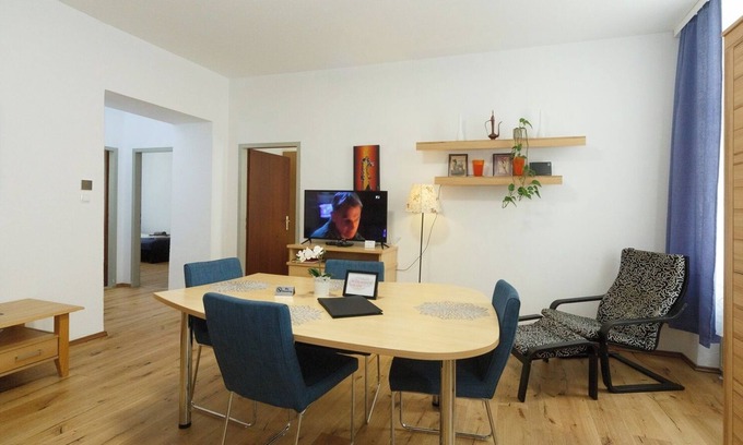 Funfhaus Apartment | Apartment No. 03 in Vienna near Schönbrunn/Westbahnhof | Keyless Check-In