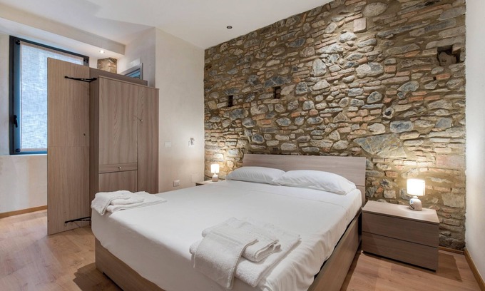 Caprino Bergamasco Apartment | Apartment 'Nottedì Case Vacanze 1' with Wi-Fi and Air Conditioning