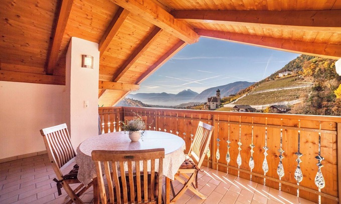 Rifiano Apartment | Apartment 'Oberegghof Hahnenkamm' with Mountain View and Wi-Fi