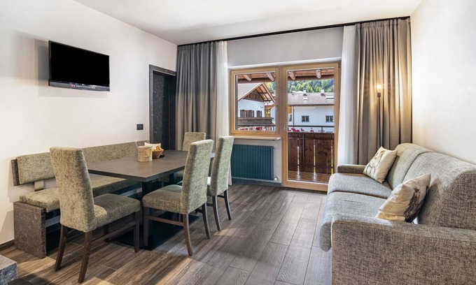 Martello Apartment | Apartment 'Omis Pennhaus' with Mountain View, Shared Terrace and Wi-Fi