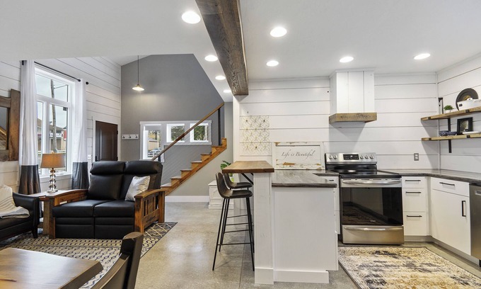 Sugarcreek Apartment | Apartment on Broadway St - K