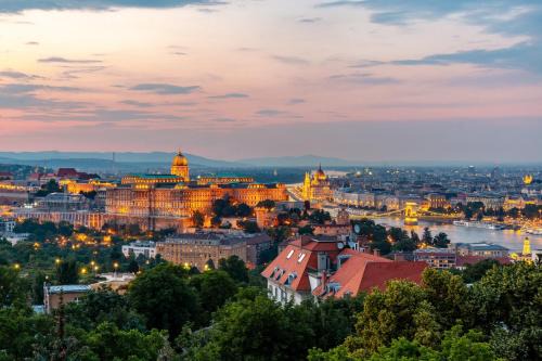 Gellert Hill Apartment | Apartment on Gellért Hill Budapest Downtown with free garage & Castle View