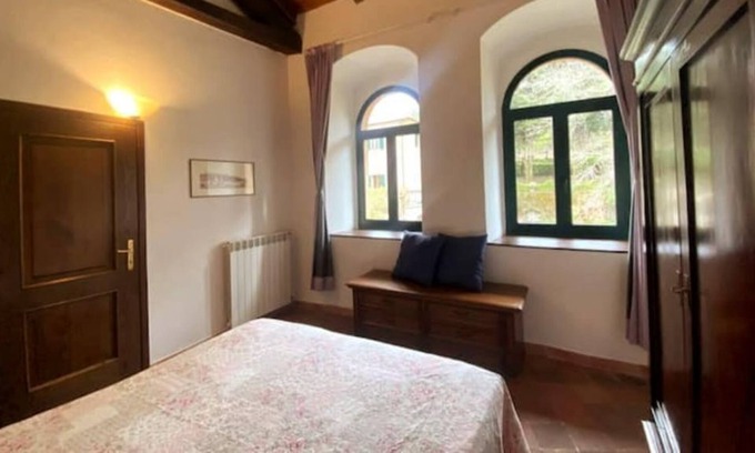 Pontremoli Apartment | Apartment on the river in a historic village