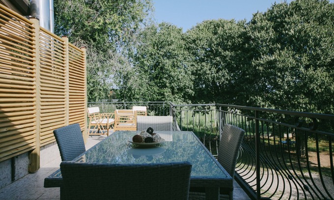 Sommacampagna Apartment | Apartment 'Orchidea' with Private Terrace, Wi-Fi and Air Conditioning