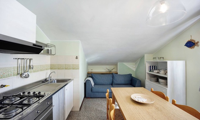 Diano Marina Apartment | Apartment Orizzonte 5 A with Shared Garden & Wi-Fi