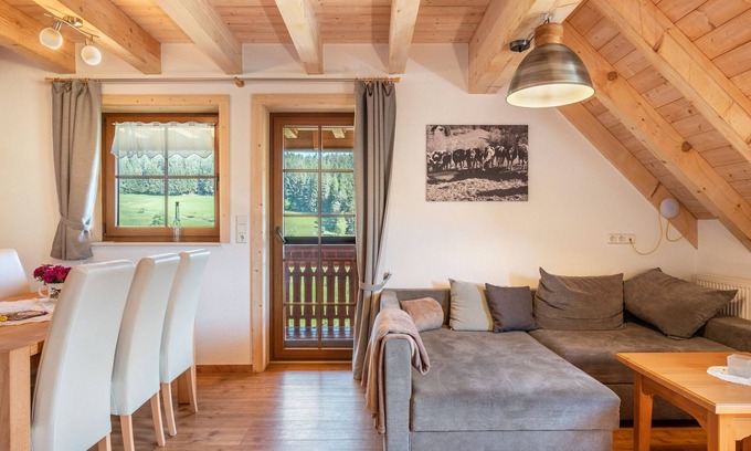 Schonach im Schwarzwald Apartment | Apartment 'Panoramablick, 85qm' with Shared Terrace, Shared Garden and Wi-Fi