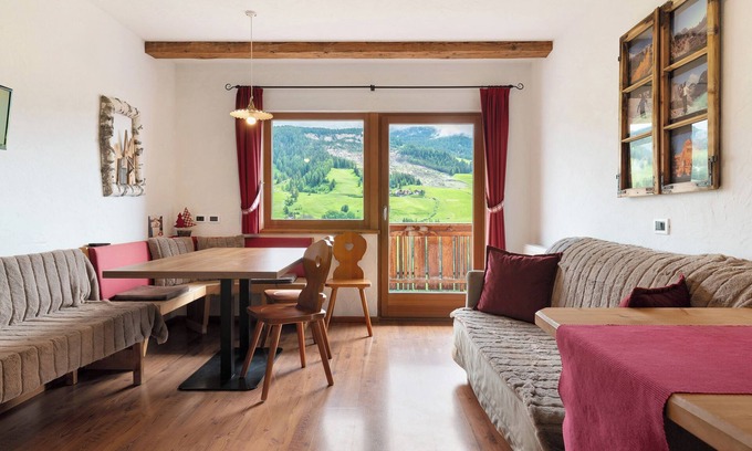 Pedraces Apartment | Apartment 'Paracia App La Vedla' with Sea View, Shared Garden and Wi-Fi