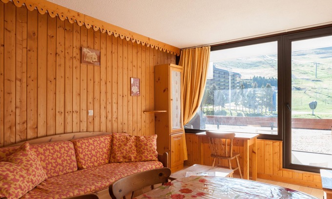 Les Menuires Apartment | Apartment PECLET R01- 4-5 people - Les 3 Vallées - resort center
