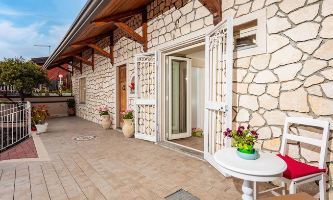 Aci Sant'Antonio Apartment | Apartment 'Pètra Janca' with Mountain View, Private Terrace and Air Conditioning