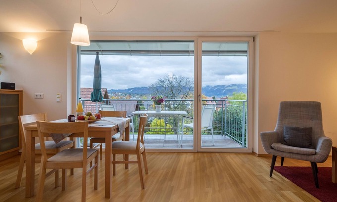 Aschach Apartment | Apartment ‘Pfirsichblüte’ on idyllic Family Farm House with Balcony & Mountain View