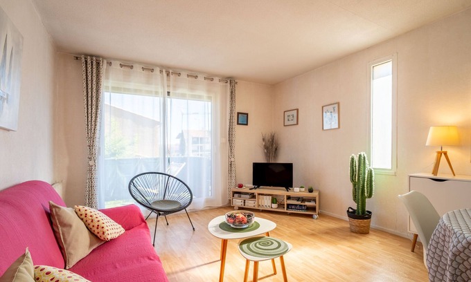 Maraussan Apartment | Apartment 'Près Grands Buffet Et Centre Ville' with Balcony and Wi-Fi