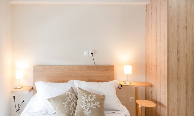 Piraeus Apartment | Apartment 'Praxitelous 141 City' with Wi-Fi and Air Conditioning
