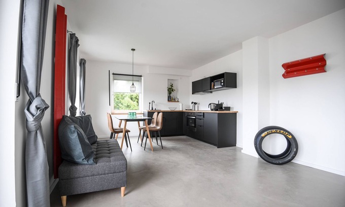 Reimerath Apartment | Apartment-Private Bathroom-Balcony-3-Breidscheid