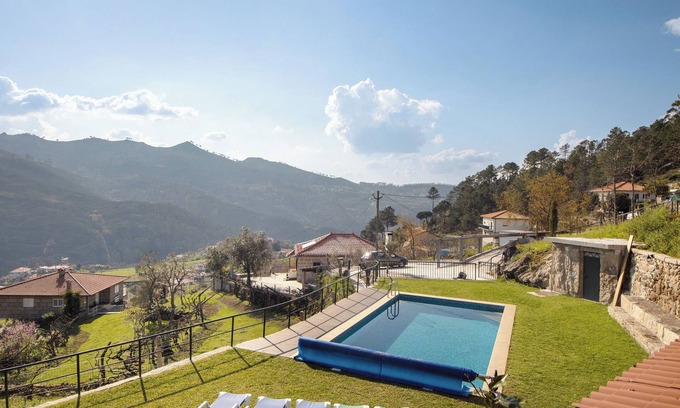 Resende Apartment | Apartment 'Quintinha De Pinouco' with Mountain View, Wi-Fi and Air Conditioning