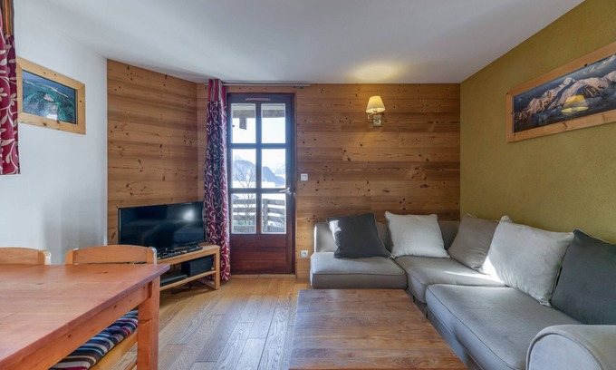 Villard-Reculas Apartment | Apartment 'Regain 3' with Mountain View, Private Terrace and Balcony