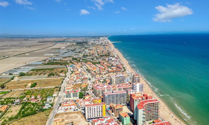 Mareny Barraquetes Apartment | Apartment "Relax Les Palmeres" with Sea View, Terrace & Wi-Fi