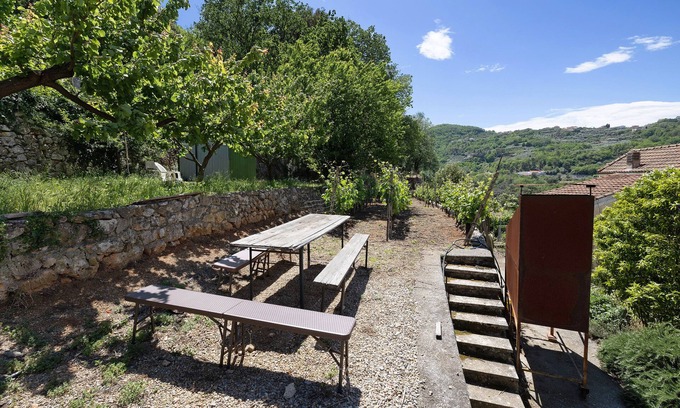 Gorra Apartment | Apartment 'Riposo E Relax Al Mare' with Mountain View, Private Terrace and Wi-Fi