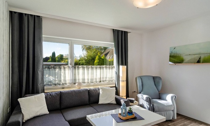 Loppersum Apartment | Apartment 'Robbe' with Private Terrace and Wi-Fi