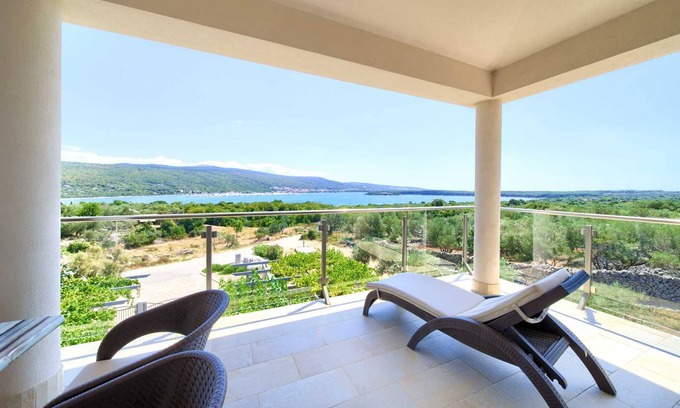 Kornic Apartment | Apartment ROYAL 1 with pool and jacuzzi