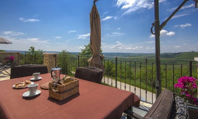 Krasica Apartment | Apartment Ryan in the small town Krasica, 4,5 km from Buje