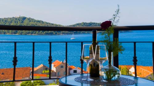 Vis Apartment | Apartment Sandra (2+2) with a breathtaking view