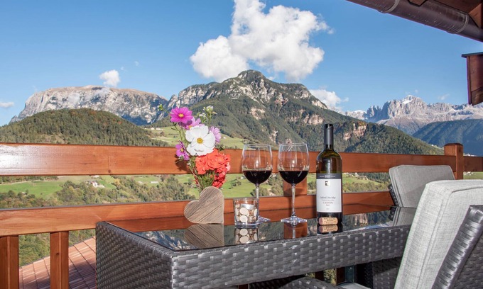 Brie Apartment | Apartment “Schlern - Heigler Hof” with Mountain View, Wi-Fi, Balcony, Sauna & Terrace