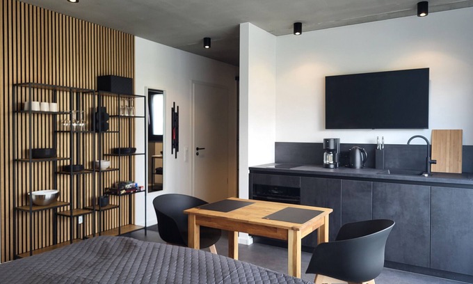 Muldestausee Apartment | Apartment 'Schlossterrassen 8b' with private terrace, shared garden and Wi-Fi