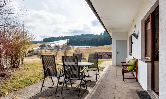 Waldau Apartment | Apartment 'Schmetterlingswiese' with Private Terrace, Shared Garden and Wi-Fi