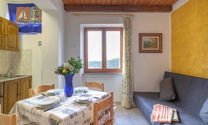 Fetovaia Apartment | Apartment "Simona Vista Mare" near the Beach with Terrace, Air Conditioning and Wi-Fi