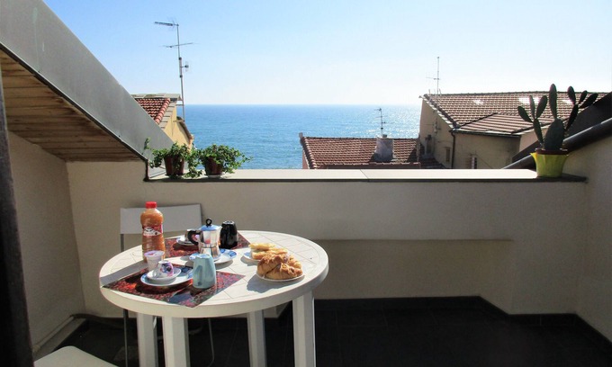 Imperia Apartment | Apartment sleeps 5 with sea view terrace, distance to the beach 50 m