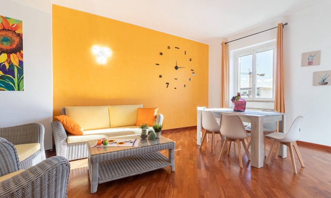 Molfetta Apartment | Apartment 'Sole E Girasoli' with Balcony and Air Conditioning