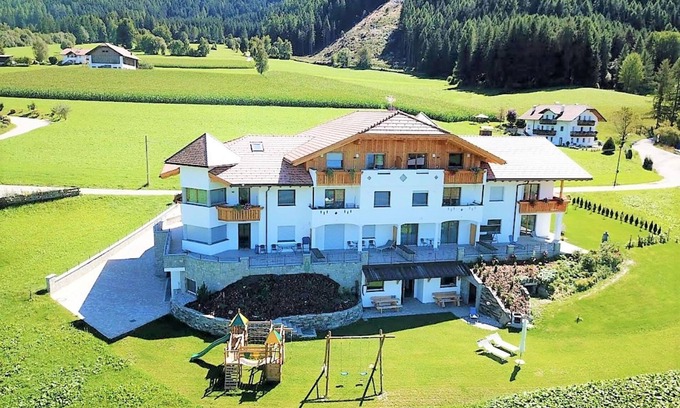Santo Stefano Apartment | Apartment "Stefansdorf Wohnung 6" with Mountain View, Wi-Fi, Garden, Balcony & BBQ