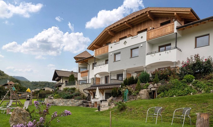 Santo Stefano Apartment | Apartment "Stefansdorf Wohnung 8" with Mountain View, Wi-Fi, Garden, Balcony & BBQ