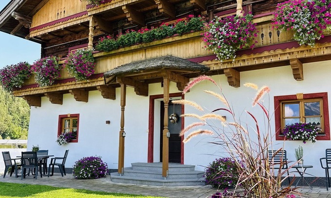 Maria Alm am Steinernen Meer Apartment | Apartment "Steinernes Meer" with Balcony, Mountain View at an Organic Farm