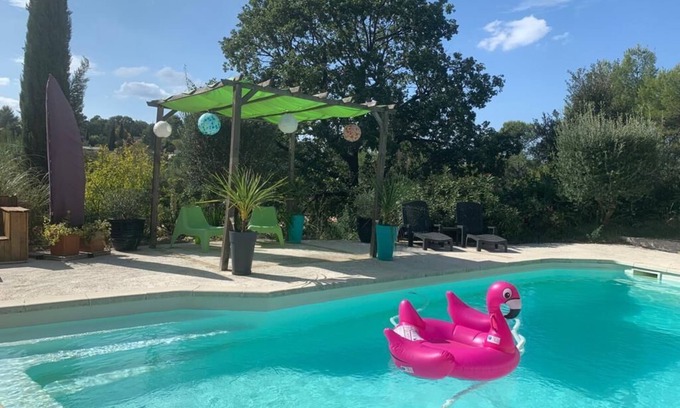Belcodene Apartment | Apartment/studio, 2/3 people, with swimming pool between Aix and Marseille, quiet