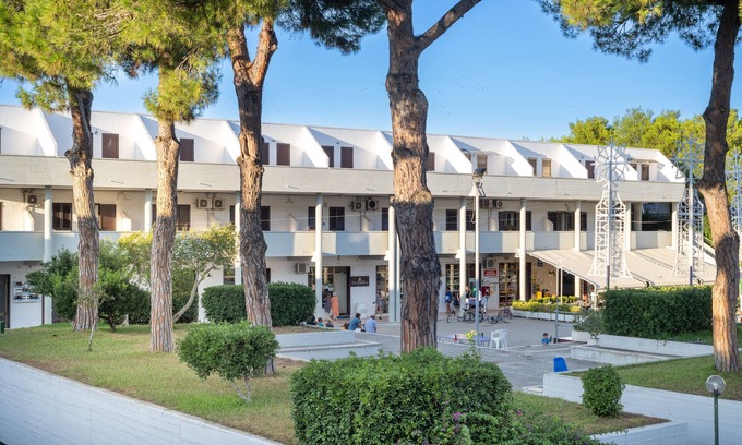 Conca Specchiulla Apartment | Apartment-studio 'Blu Mare' with Shared Garden, Wi-Fi and Air Conditioning