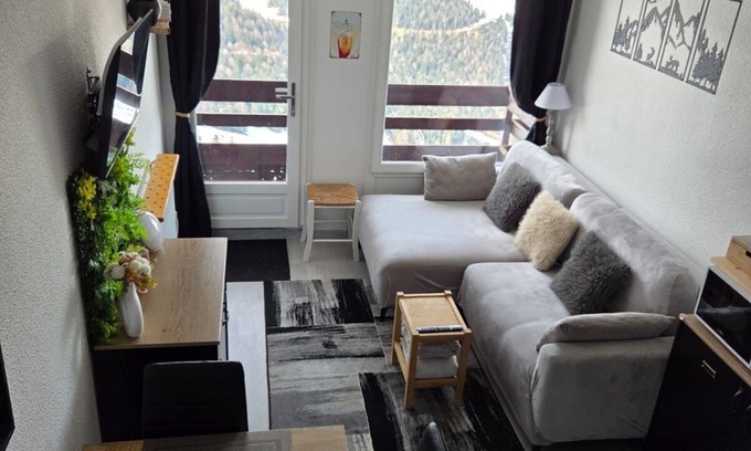 Saint-Aventin Apartment | Apartment Superbagneres Breathtaking view from the foot of the slopes or from the start of a hike.